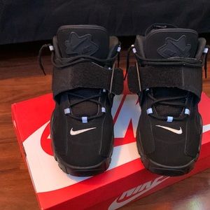 nike air barrage mid size 8.5 with box. used and in great condition.